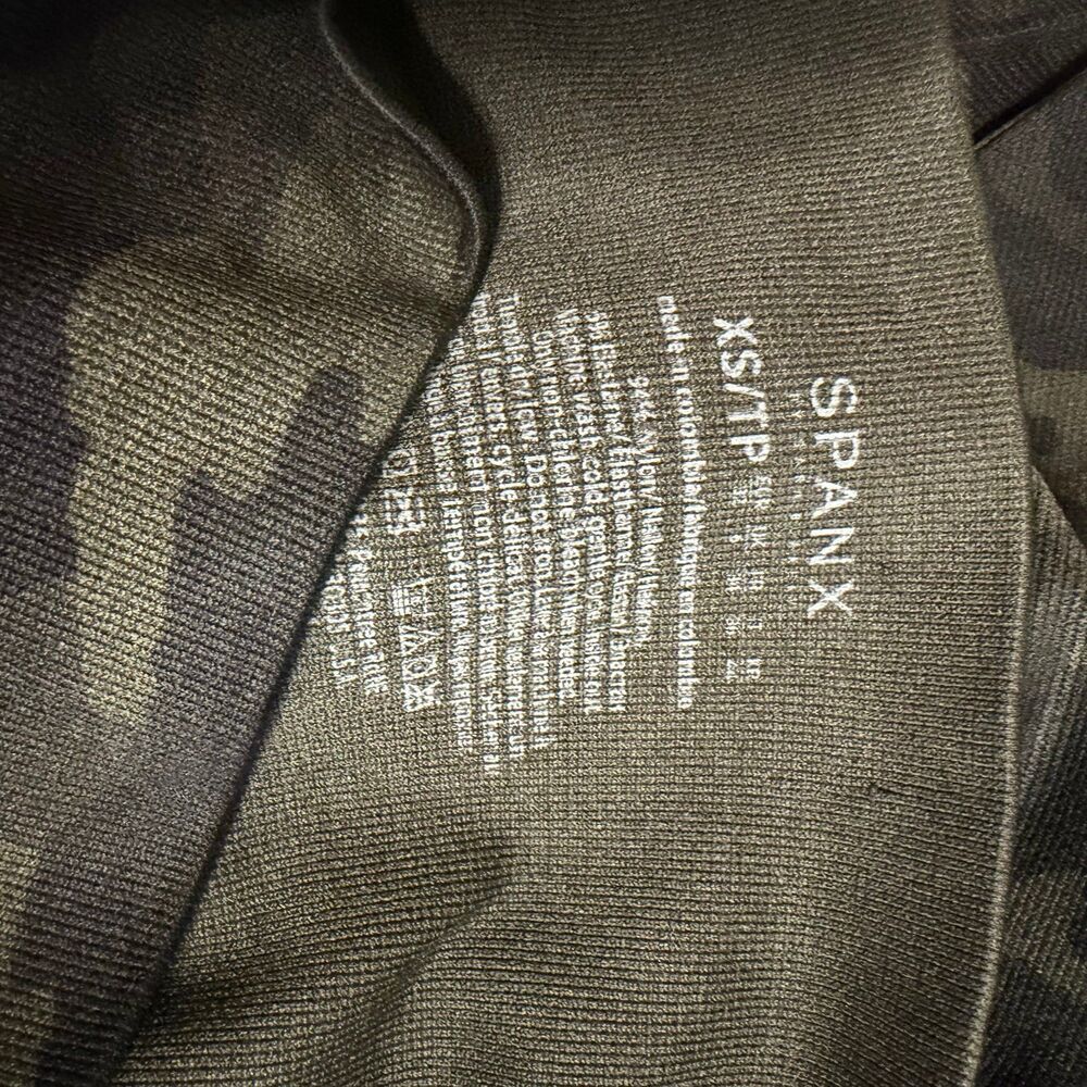 Spanx Seamless Camo Leggings in Color Green SZ XS - Picture 4 of 5